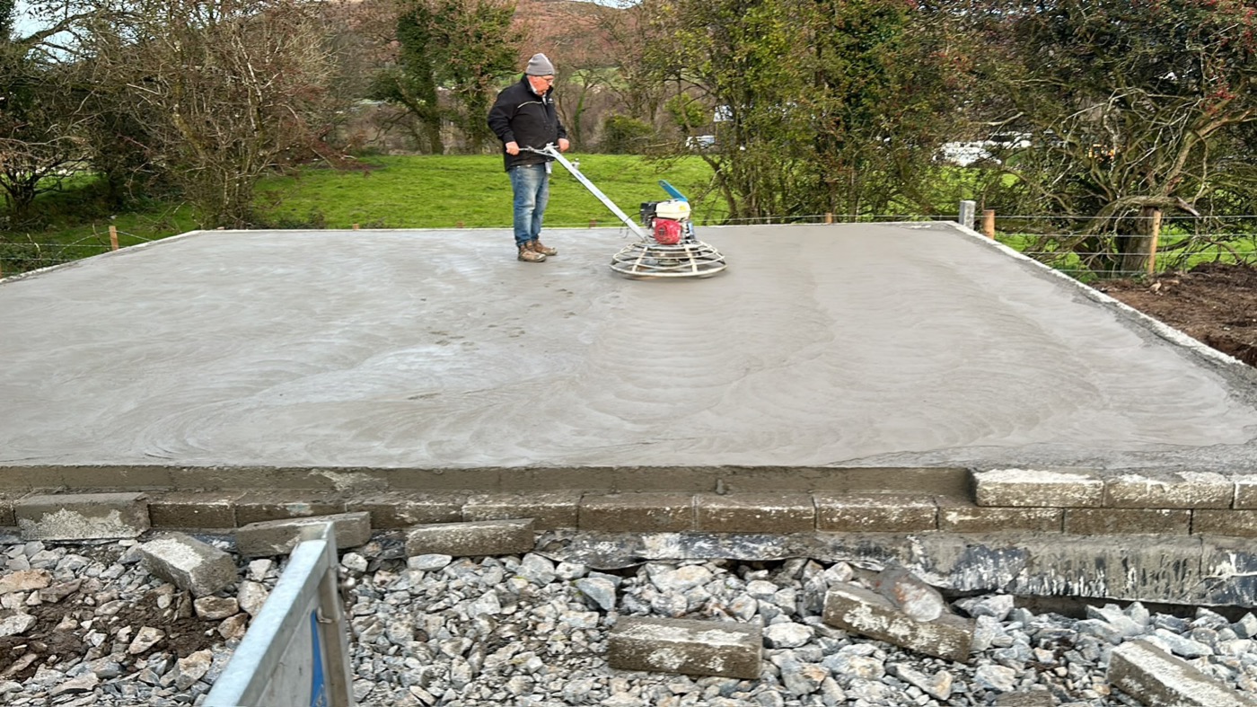 Concrete slab finishing on site